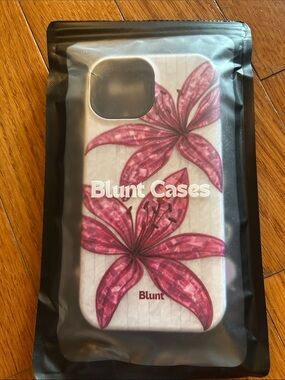 Blunt iPhone 15 Case Purple Floral Luster NIB